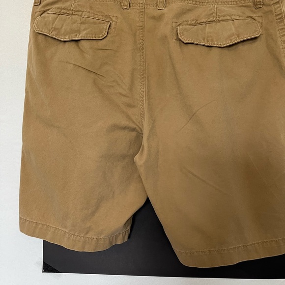 Men’s Old Navy khaki shorts - Picture 2 of 3